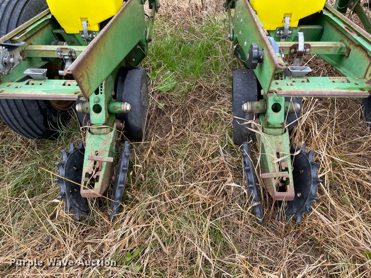 image for item IJ9564 John Deere 1720  planter
