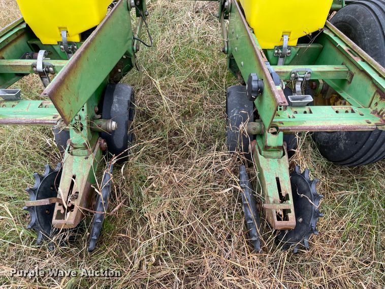 image for item IJ9564 John Deere 1720  planter