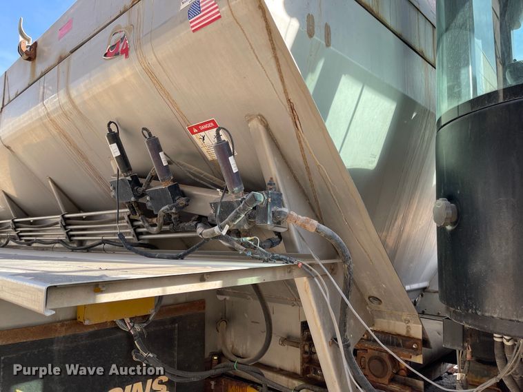 image for item IJ9571 Ag-Chem TerraGator 6103  applicator