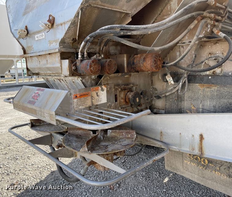 image for item IJ9571 Ag-Chem TerraGator 6103  applicator