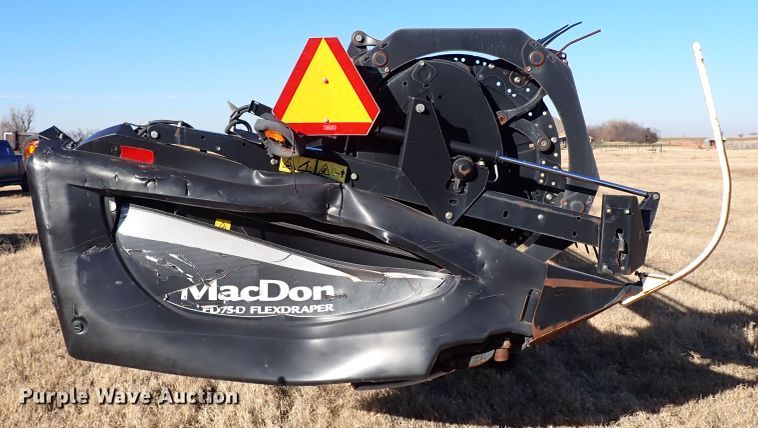 image for item IS9352 2016 MacDon FD75-D  flex draper head