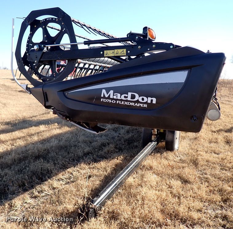 image for item IS9352 2016 MacDon FD75-D  flex draper head