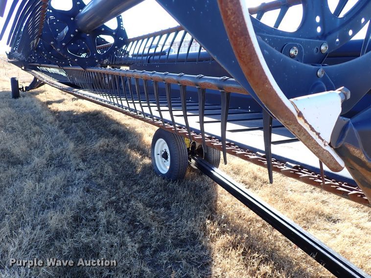 image for item IS9352 2016 MacDon FD75-D  flex draper head