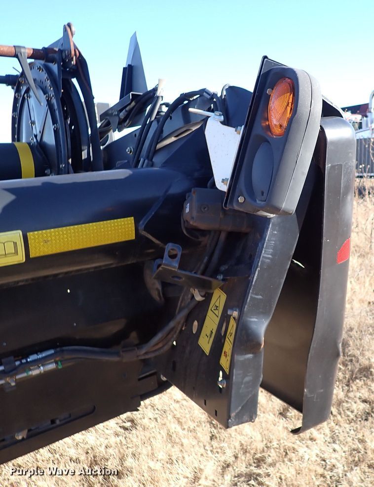 image for item IS9352 2016 MacDon FD75-D  flex draper head