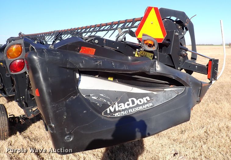 image for item IS9352 2016 MacDon FD75-D  flex draper head