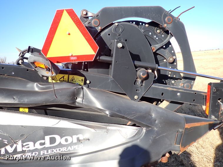 image for item IS9352 2016 MacDon FD75-D  flex draper head