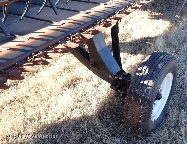 image for item IS9352 2016 MacDon FD75-D  flex draper head