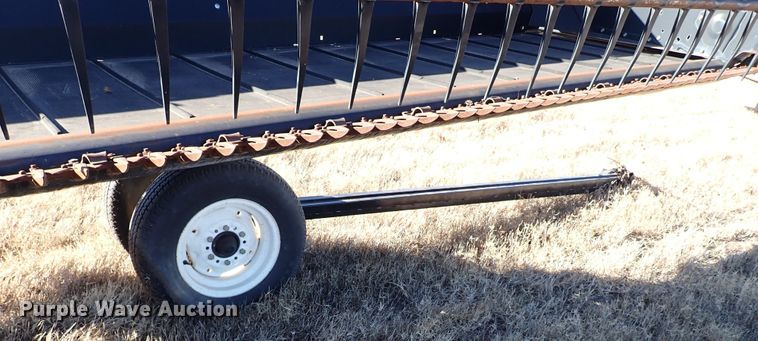 image for item IS9352 2016 MacDon FD75-D  flex draper head