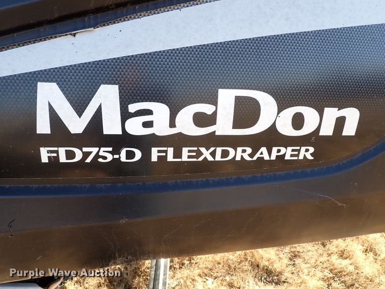 image for item IS9352 2016 MacDon FD75-D  flex draper head