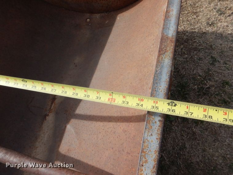 image for item IV9877 (4) metal feed bunks