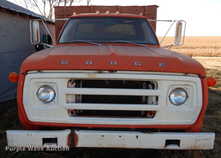 image for item IV9909 1974 Dodge D600  grain truck