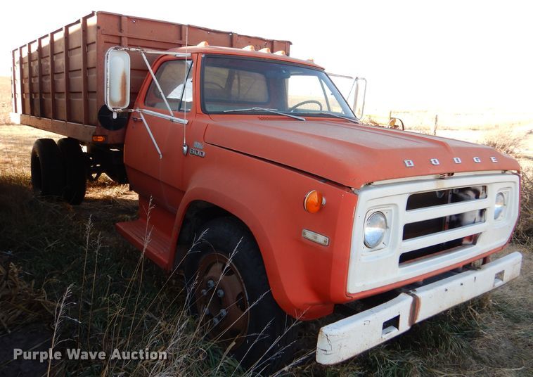 image for item IV9909 1974 Dodge D600  grain truck