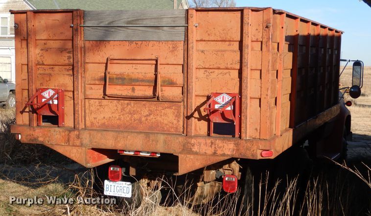 image for item IV9909 1974 Dodge D600  grain truck