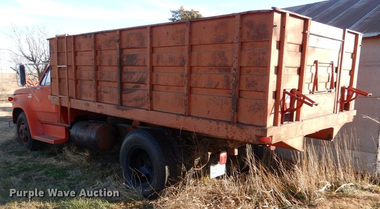 image for item IV9909 1974 Dodge D600  grain truck