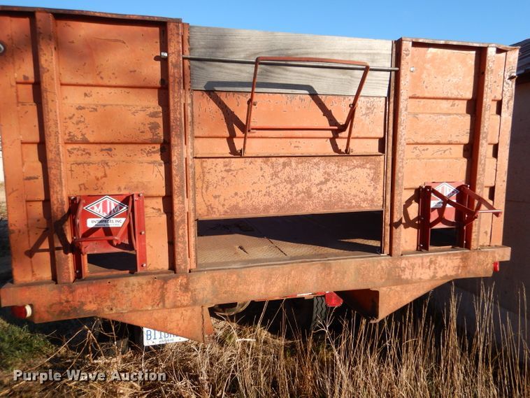 image for item IV9909 1974 Dodge D600  grain truck