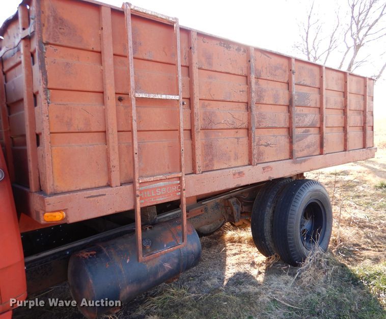 image for item IV9909 1974 Dodge D600  grain truck