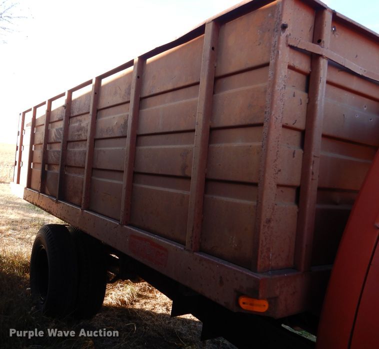 image for item IV9909 1974 Dodge D600  grain truck