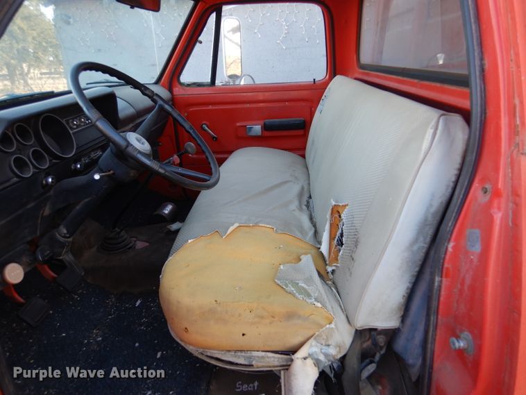 image for item IV9909 1974 Dodge D600  grain truck