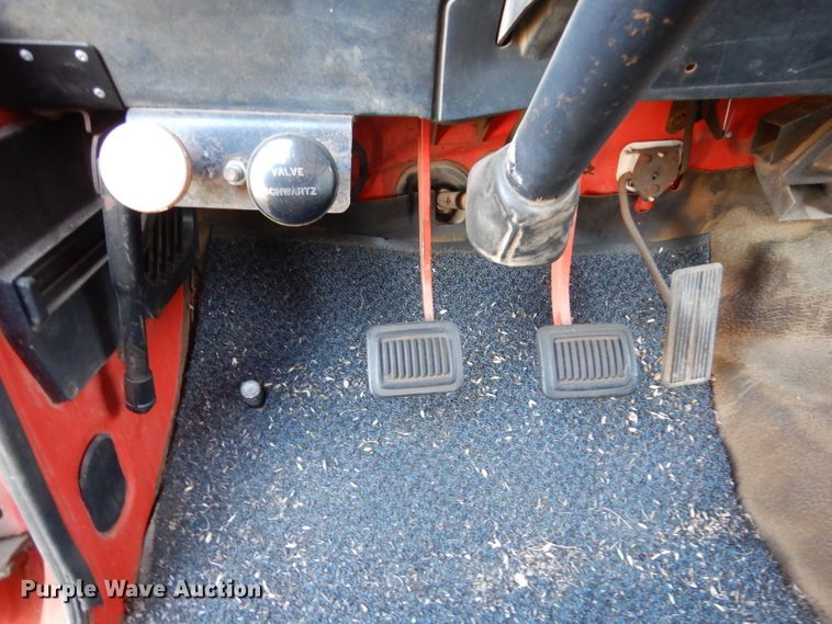 image for item IV9909 1974 Dodge D600  grain truck