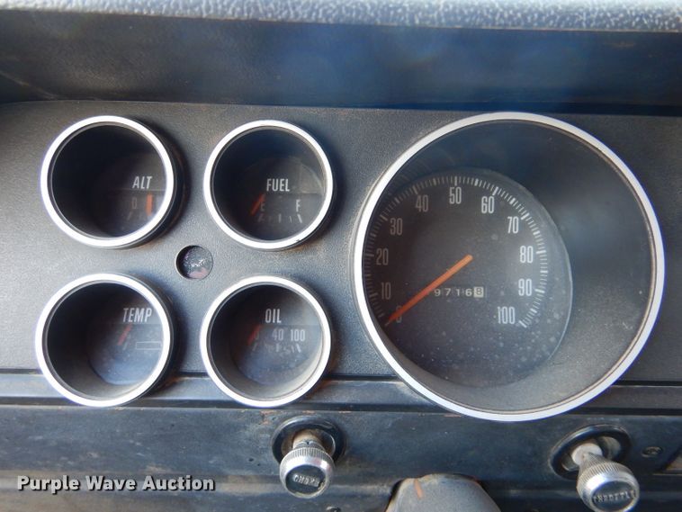 image for item IV9909 1974 Dodge D600  grain truck