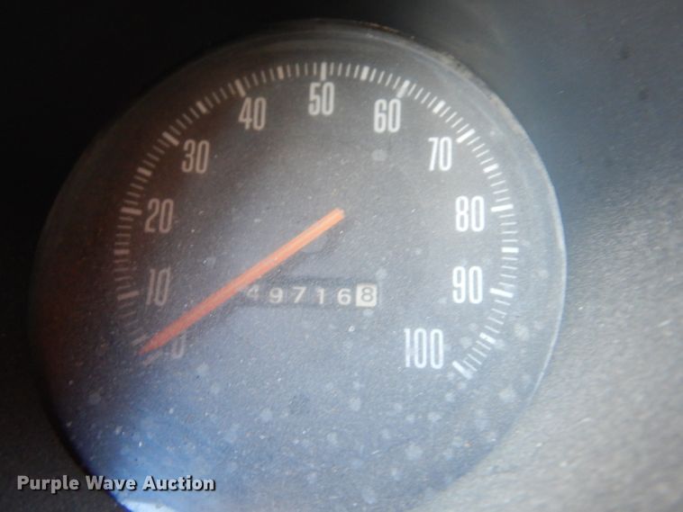 image for item IV9909 1974 Dodge D600  grain truck