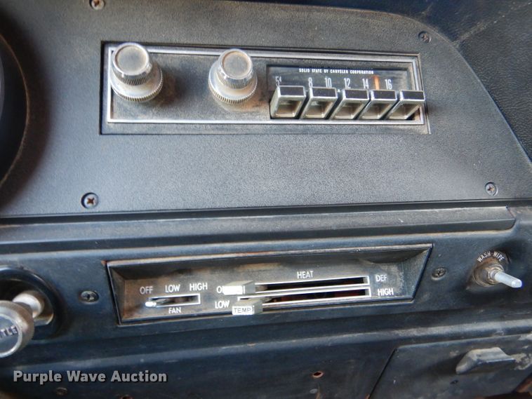 image for item IV9909 1974 Dodge D600  grain truck