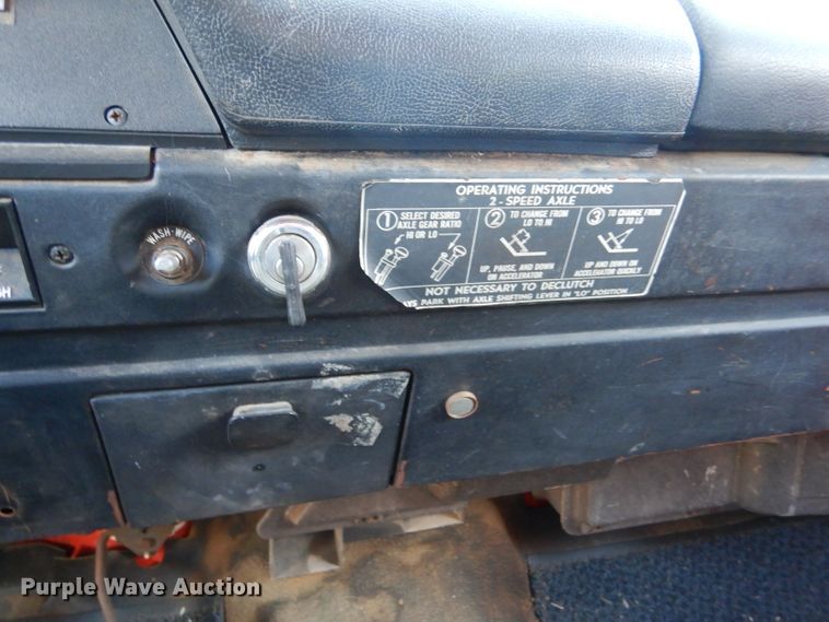 image for item IV9909 1974 Dodge D600  grain truck