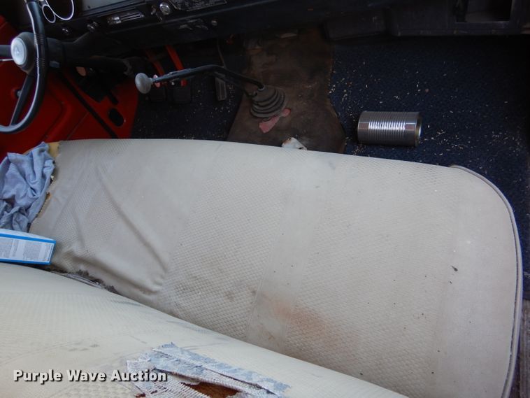 image for item IV9909 1974 Dodge D600  grain truck