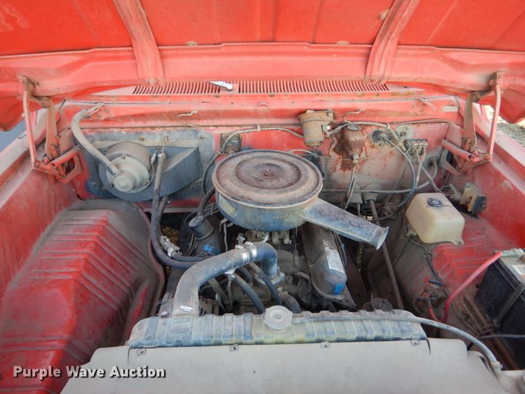 image for item IV9909 1974 Dodge D600  grain truck