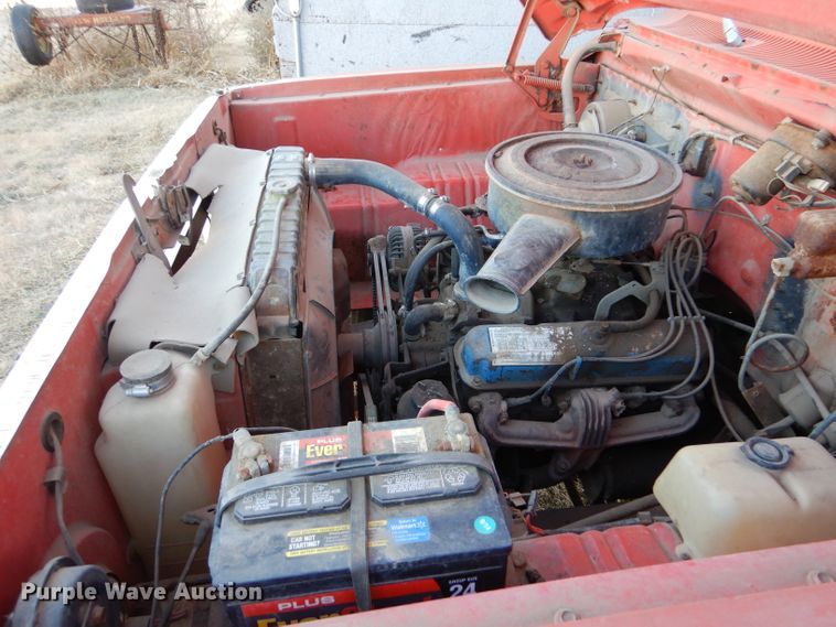 image for item IV9909 1974 Dodge D600  grain truck