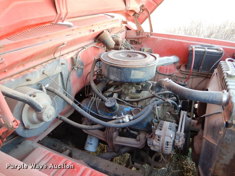 image for item IV9909 1974 Dodge D600  grain truck