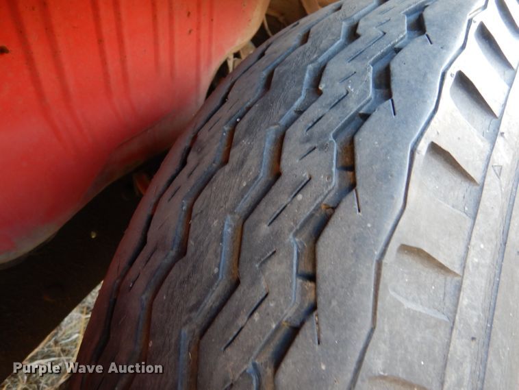 image for item IV9909 1974 Dodge D600  grain truck