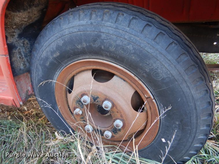 image for item IV9909 1974 Dodge D600  grain truck