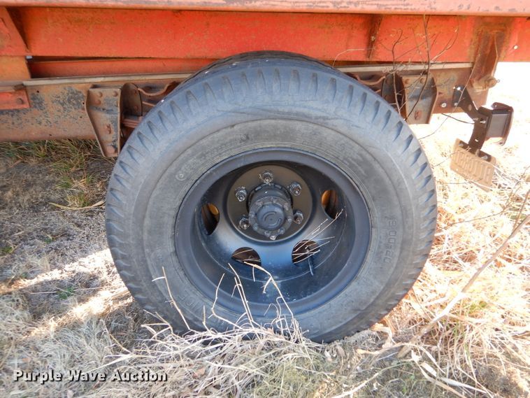 image for item IV9909 1974 Dodge D600  grain truck