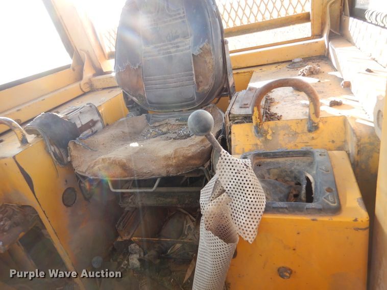 image for item IV9914 Massey Ferguson D400C  dozer