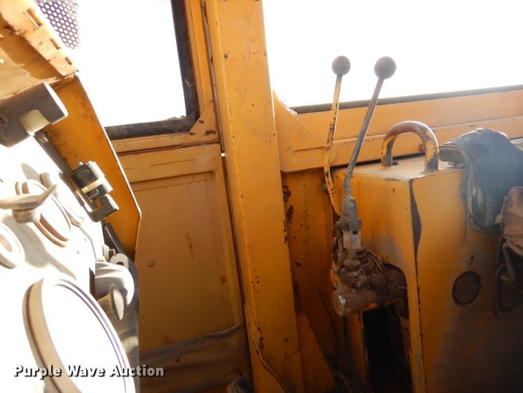 image for item IV9914 Massey Ferguson D400C  dozer