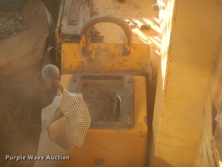 image for item IV9914 Massey Ferguson D400C  dozer