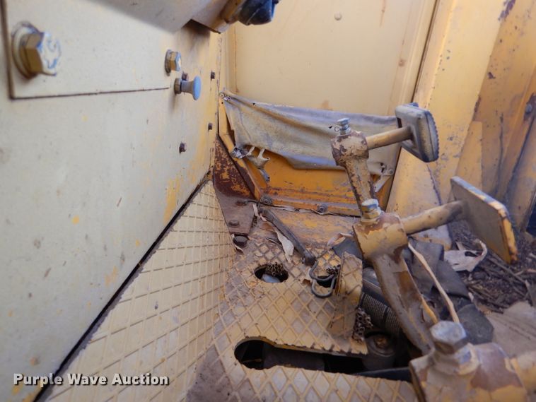 image for item IV9914 Massey Ferguson D400C  dozer