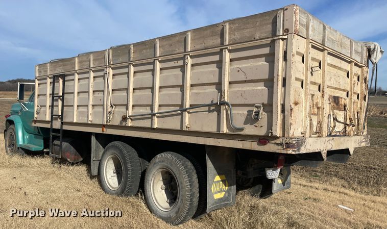 image for item IX9708 1973 Chevrolet C65  grain truck