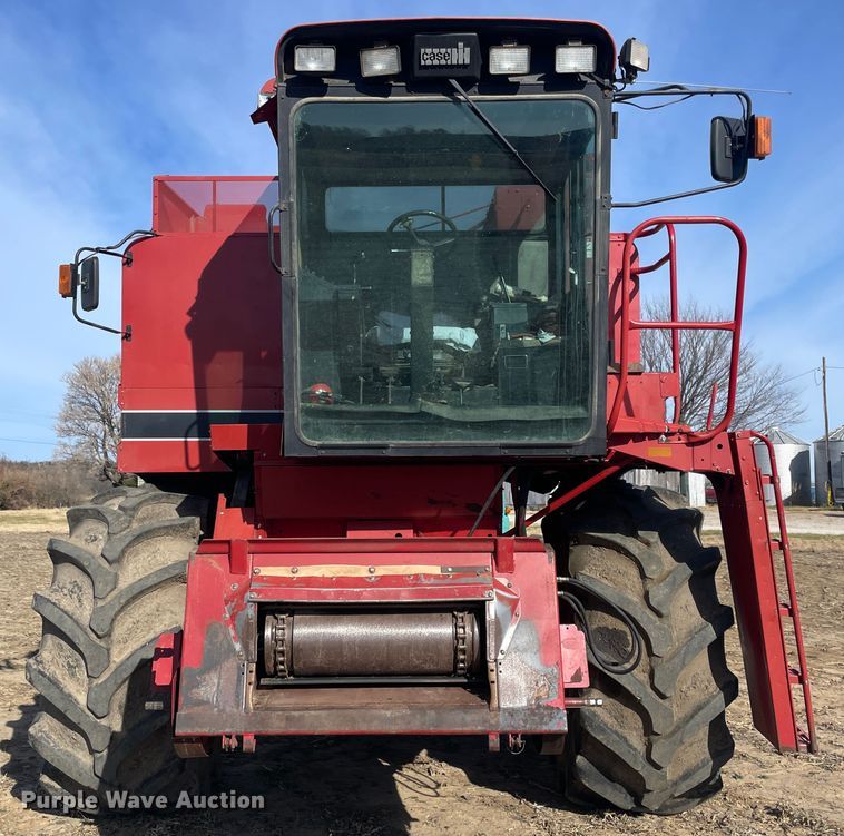 image for item IX9709 1987 Case IH 1660  RWA combine