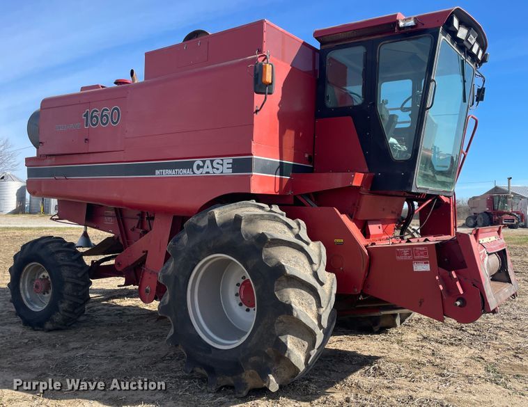 image for item IX9709 1987 Case IH 1660  RWA combine