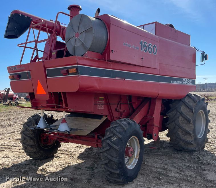 image for item IX9709 1987 Case IH 1660  RWA combine