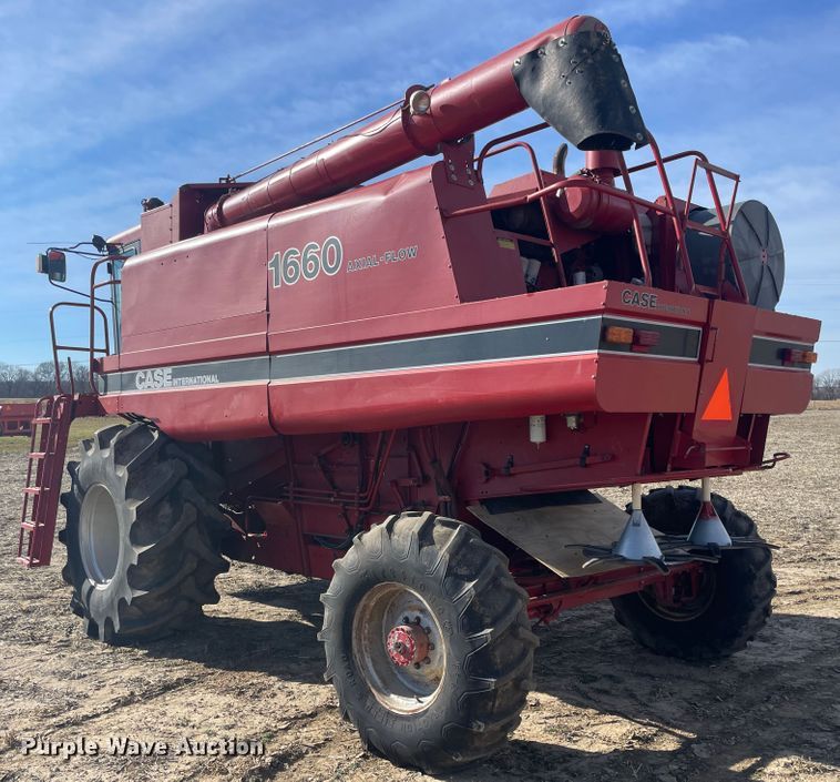 image for item IX9709 1987 Case IH 1660  RWA combine