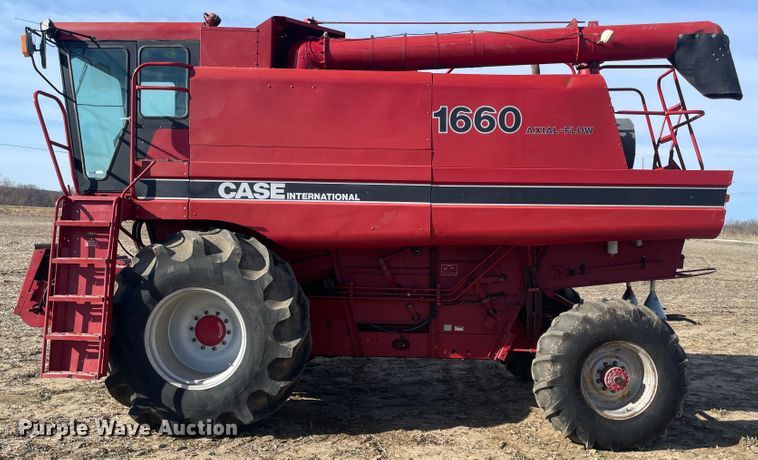 image for item IX9709 1987 Case IH 1660  RWA combine