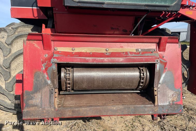 image for item IX9709 1987 Case IH 1660  RWA combine