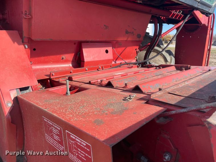 image for item IX9709 1987 Case IH 1660  RWA combine