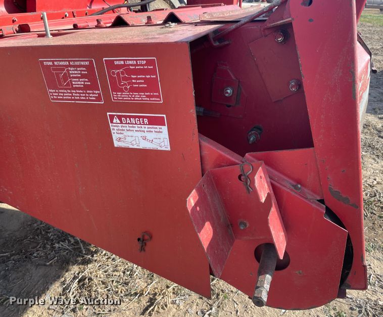 image for item IX9709 1987 Case IH 1660  RWA combine