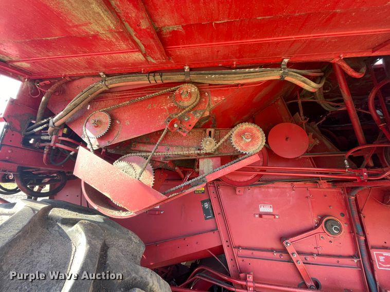 image for item IX9709 1987 Case IH 1660  RWA combine