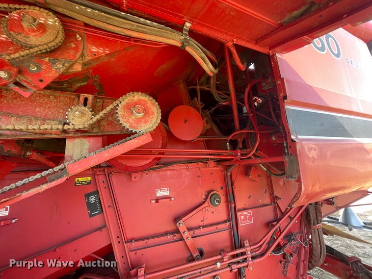 image for item IX9709 1987 Case IH 1660  RWA combine