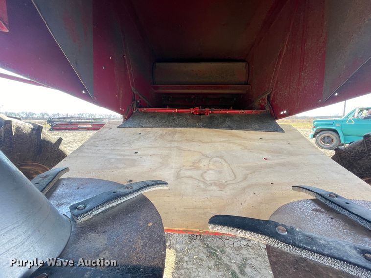 image for item IX9709 1987 Case IH 1660  RWA combine